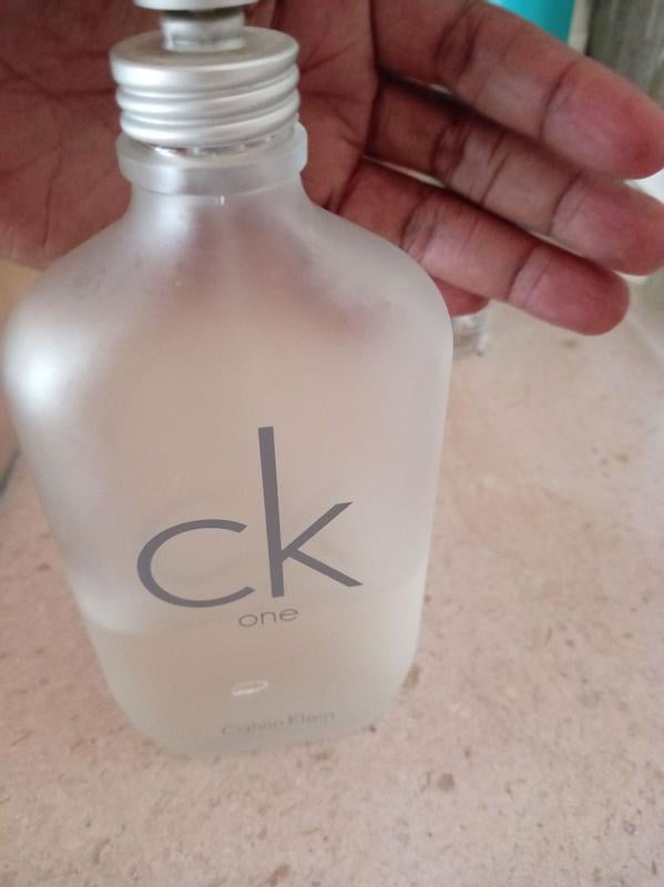 Calvin Klein CK ONE Perfume - Eau De Toilette Spray (Unisex) 3.4
