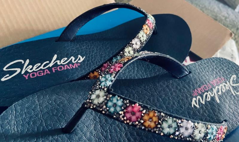 skechers womens yoga foam sandals