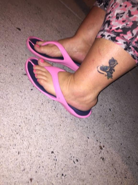 crocs unisex athens flip sandals adult stores