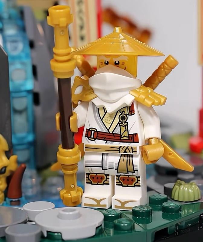 LEGO NINJAGO The Guardian Dragon - Model Building Kit from Legends