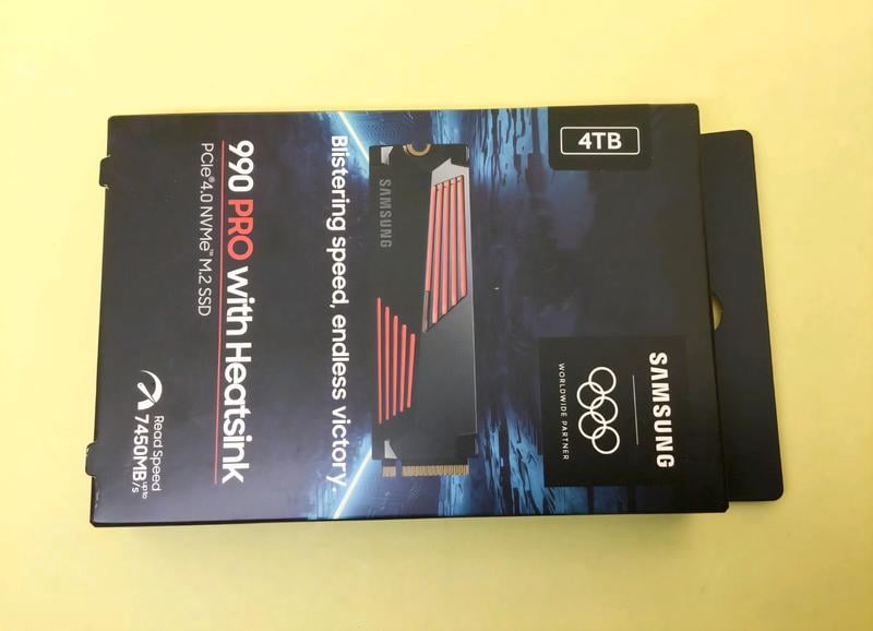 Samsung 990 PRO with Heatsink PCIe 4.0 NVMe SSD 4TB, Black