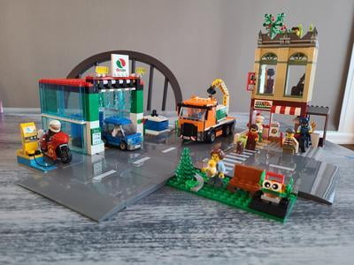 LEGO City Town Center 60292 Cool Building Toy for Kids (790 Pieces