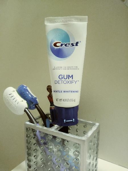 Crest Gum Detoxify Deep Defense Gentle Whitening Toothpaste, 4.1