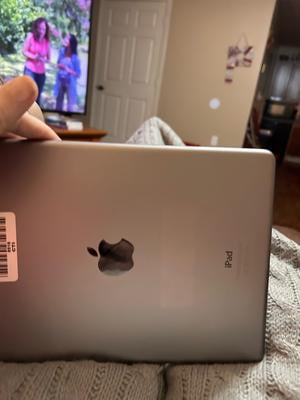 Restored 2013 Apple iPad air Wi Fi 32 GB Silver (1st Generation