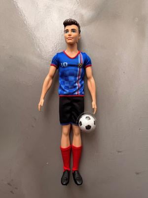 Barbie Poupée Ken Footballeur, Cheveux Courts, n° 10 | MATTEL Barbie Poupée Ken Footballeur, Cheveux Courts, n° 10 | MATTEL