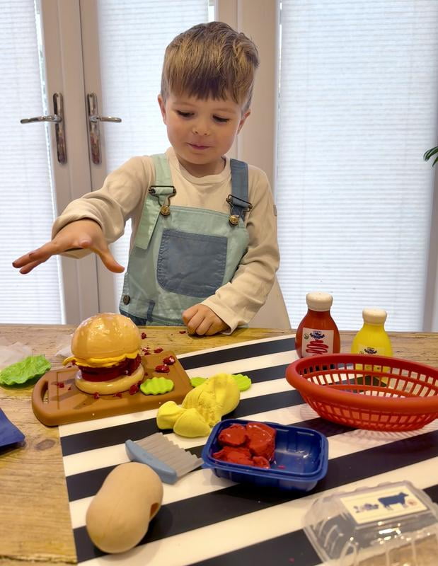 Little Tikes Creative Chefs Cheeseburger & Fries Kit with Mix