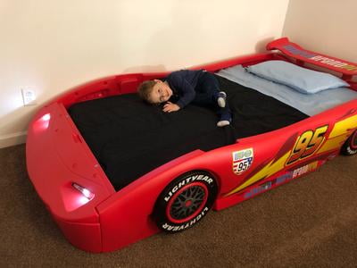 Disney/Pixar Cars Lightning McQueen Twin Bed by Delta Children 