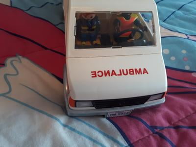 Playmobil Ambulance at Pony Farm Krankenwagen Film 