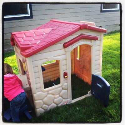 little tikes picnic on the patio playhouse walmart