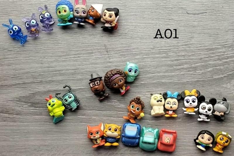 Disney Doorables Mega Peek Pack, 25 Figures, Series 9, 1.5