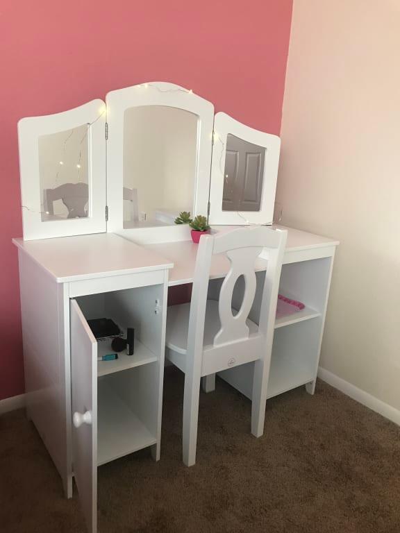 kidkraft deluxe vanity and chair