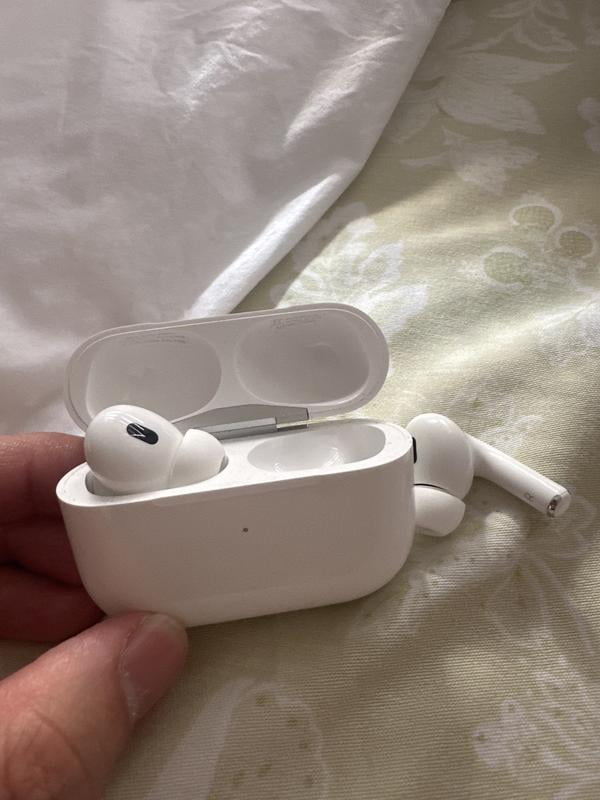 Refurbished Apple AirPods Pro 2 White With USB-C Charging Case In