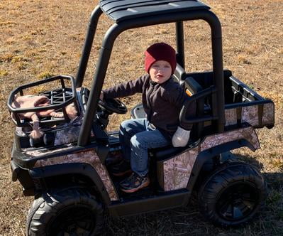 Realtree 24 volt utv ride on by dynacraft with custom realtree graphics hotsell and working headlights