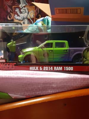 Jada Marvel Avengers 2014 RAM 1500 Pickup Truck with Hulk
