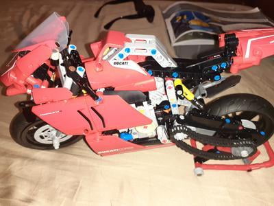 LEGO® 42107 Technic™ Ducati Panigale V4 R V39 Building Toy, 646 pc - Harris  Teeter