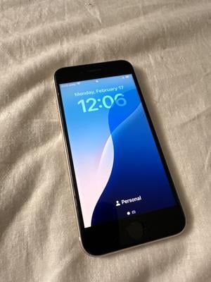 Open Box Apple iPhone SE 3rd Gen 64GB Unlocked - Starlight MMX63LL