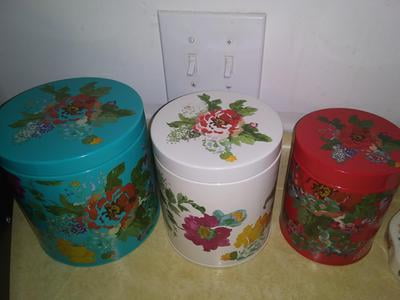 THE PIONEER WOMAN SET OF THREE FLORAL TIN KITCHEN CANISTERS