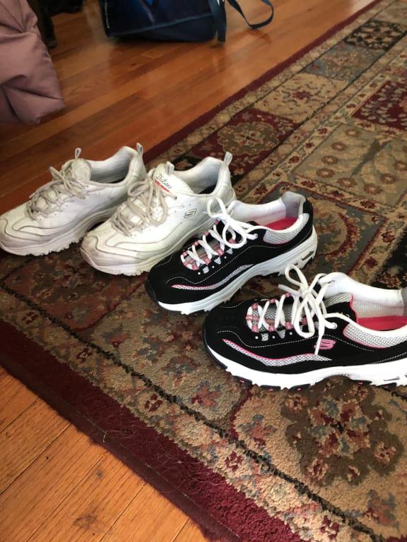skechers life saver sneaker