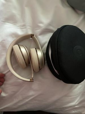 21.  SOLO3 WIRELESS　マットゴールド Shop Beats Solo3 Wireless On-Ear Headphones - – Luggage Factory