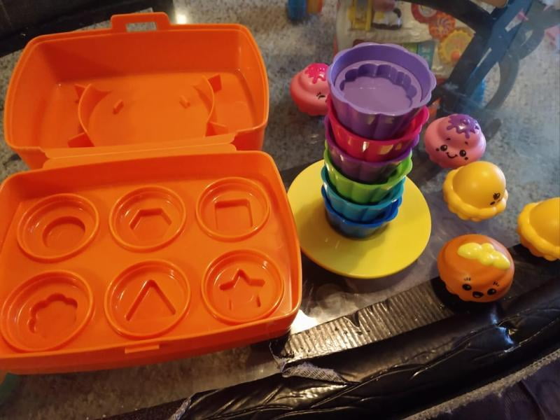 Tomy SHAKE AND SORT CUPCAKES Shape Sort Pretend Food Rattle Mix Match Fun BN