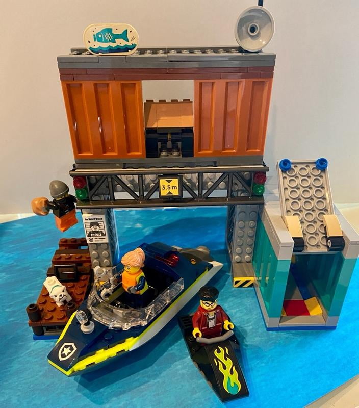 【人気ショップが最安値挑戦！】 LEGO Set Toy Boat Hideout Crooks' Speedboat, Police City ミニカー