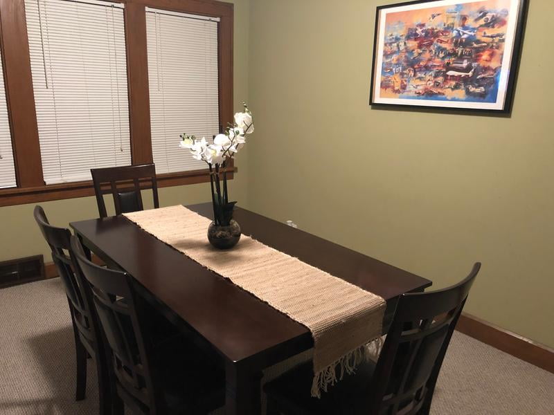 Bennox Dining Room Table And Chairs
