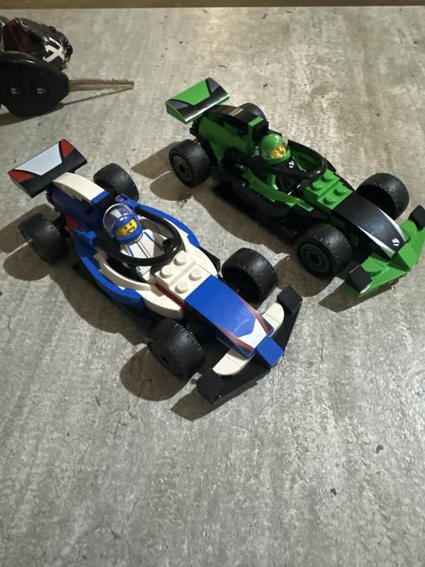 LEGO City F1 Grid with VCARB & Sauber Race Cars 60474 - Walmart.com
