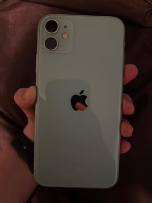 Pre-Owned Apple iPhone 11 - Carrier Unlocked - 128 GB WHITE Pre-Owned Apple iPhone 11 - Carrier Unlocked - 128 GB WHITE