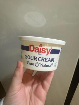 Daisy Pure and Natural Sour Cream, 8 oz Tub (Refrigerated