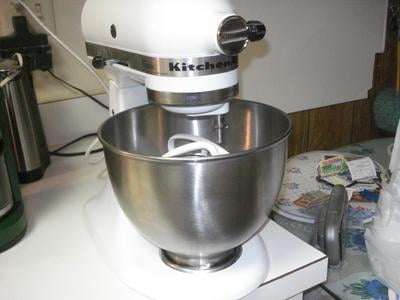 KitchenAid Classic Series 4.5 Quart Tilt-Head Stand Mixer K45SS, White  50946000015