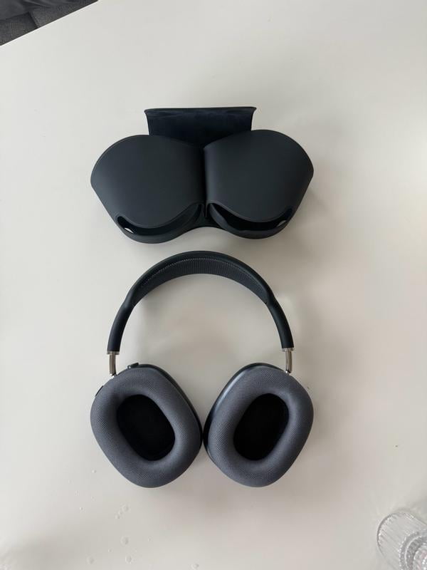 Apple AirPods Max - Silver, Wireless with Noise Cancelling