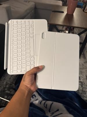 Apple, Magic Keyboard Folio, iPad A16 10th Gen, White - Walmart.com