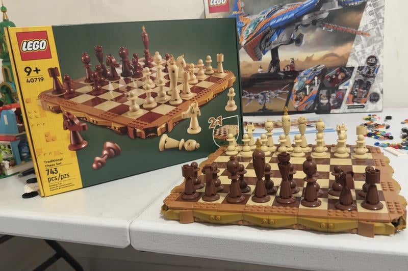 Lego 40719 Traditional Chess Set (2 in 1 includes Checkers