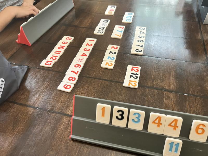Rummikub Premium Edition De Pressman - Cuenta Con Estantes - | Meses