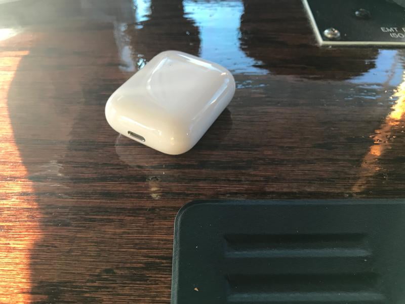 オーディオ機器 イヤフォン Apple AirPods with Wireless Charging Case (MRXJ2AM/A), Open Box 