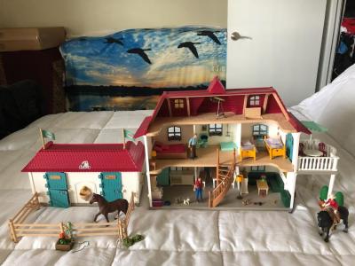 schleich horse club house and stable