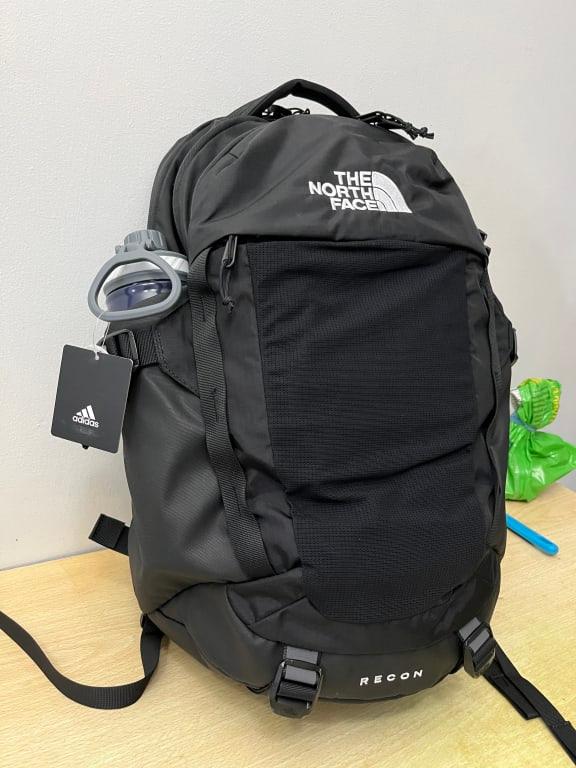 north face backpack recon vs surge A classic Surge North Face Recon 2021