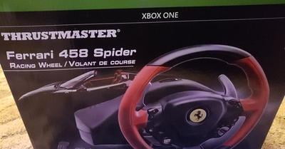 Combo volante + pedales Thrustmaster Ferrari 458 Spider ideado