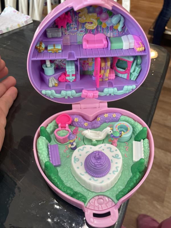 Polly Pocket Olifantenavontuur Compact, Dierenthema met Micropoppen van Polly en Bella, 5 Verrassingen en 12 Bijpassende Accessoires, Plop en Ruil functie, voor kinderen vanaf 4 jaar, GTN22