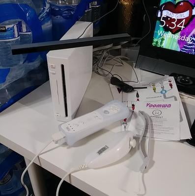 Restored Nintendo Wii Console White - Mario Kart Wii (Refurbished