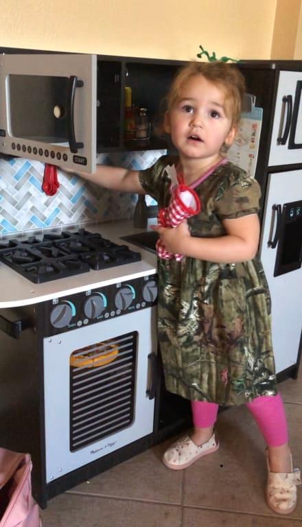 melissa and doug chef's play kitchen
