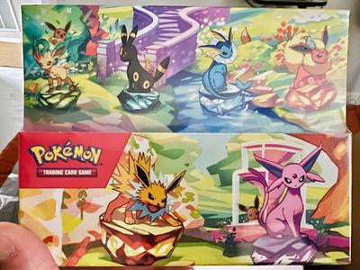 Pokemon TCG Mini Tin – Scarlet & Violet 8.5 Prismatic Evolutions – 2 Boosters + Carte + Pièce Évoli – 1 Art Aléatoire