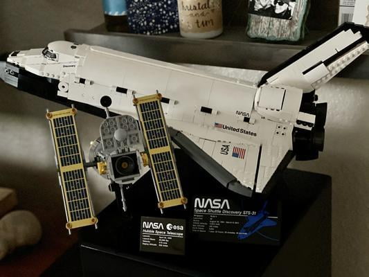 LEGO Icons NASA Space Shuttle Discovery 10283 Model Building Kit for  Adults, Spaceship Collection with Hubble Telescope, Space Toy Gift Idea 