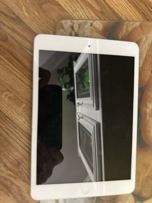Restored Apple iPad mini 16GB Wi-Fi, 7.9 - White & Silver