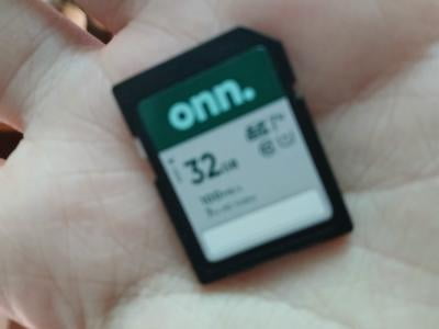 Onn 32GB Class 10 U1 SDHC Card, 100 MB/s Read Speed, Full HD Video