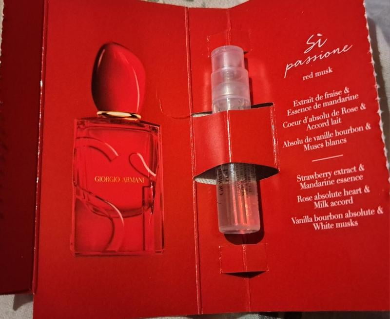 Giorgio Armani Sì Passione Red Musk Eau de Parfum 3.3 Fl. Oz / 100