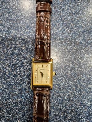 Seiko Ladies Watch SWR066: Light Champagne Dial, Gold Hands