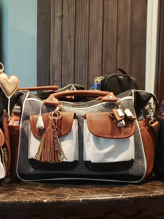 itzy ritzy triple threat convertible diaper bag