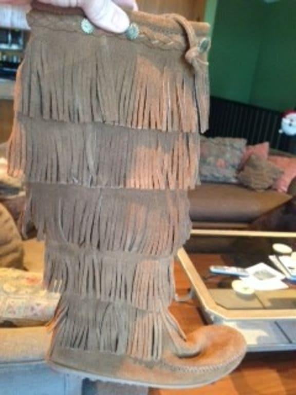 minnetonka five layer fringe boots