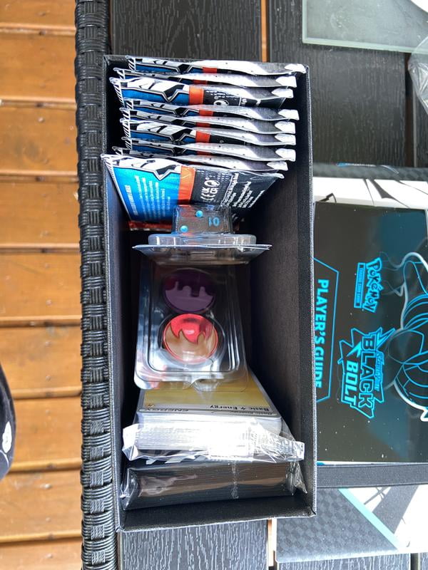 Pokmon Scarlet & Violet Black Bolt Elite Trainer Box 10.5" - Walmart.com